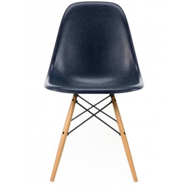 Eames Fiberglass DSW chair